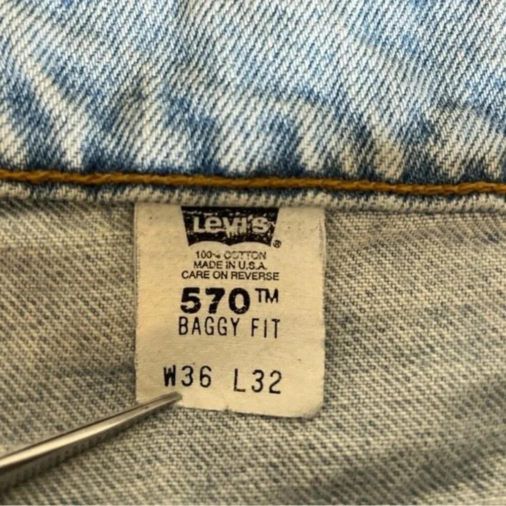 Vintage Levi’s 570 Jeans Size 36x32 baggy fit made in USA